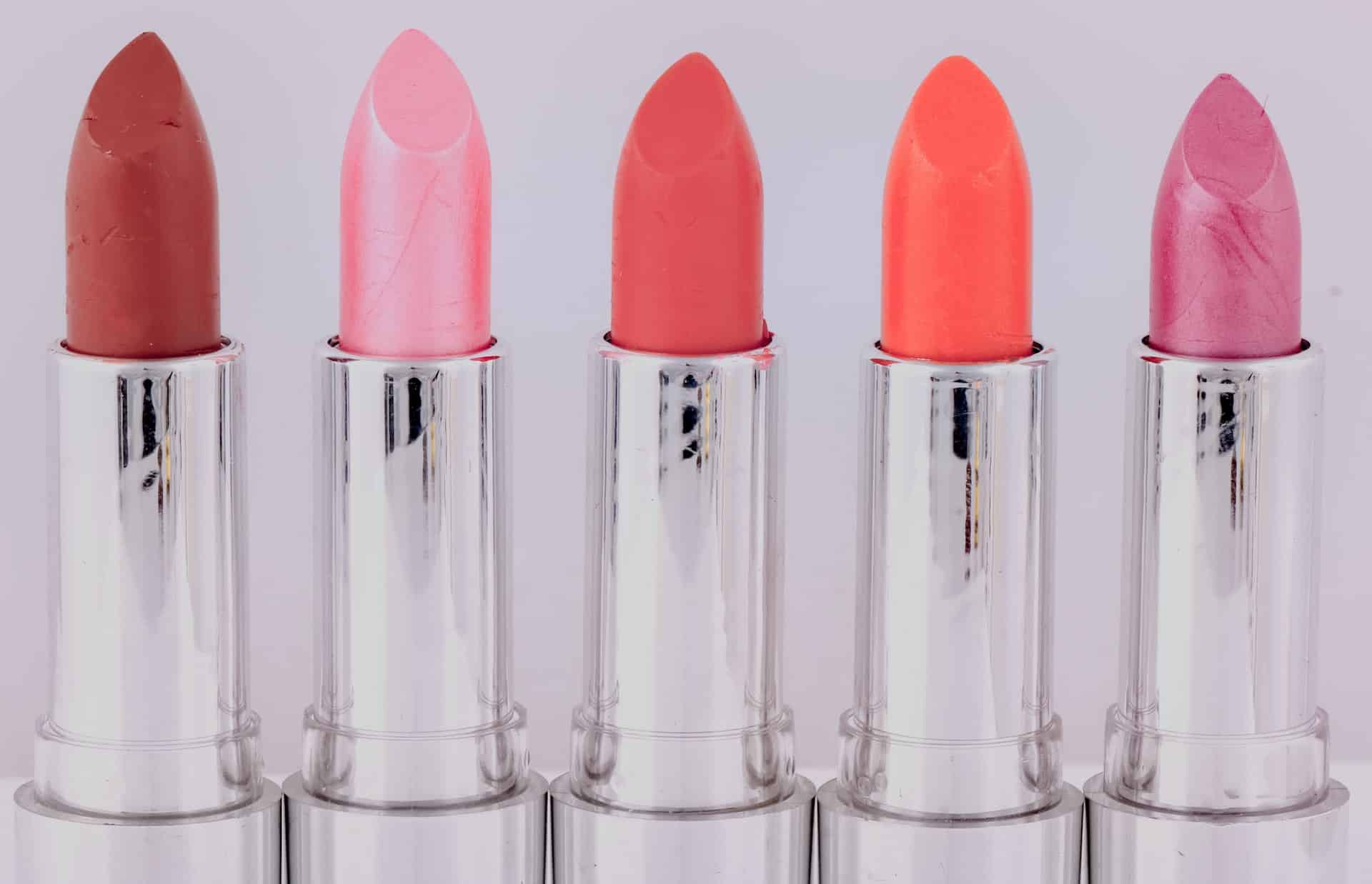 Lippenstift aus Teppichen und Polstern entfernen