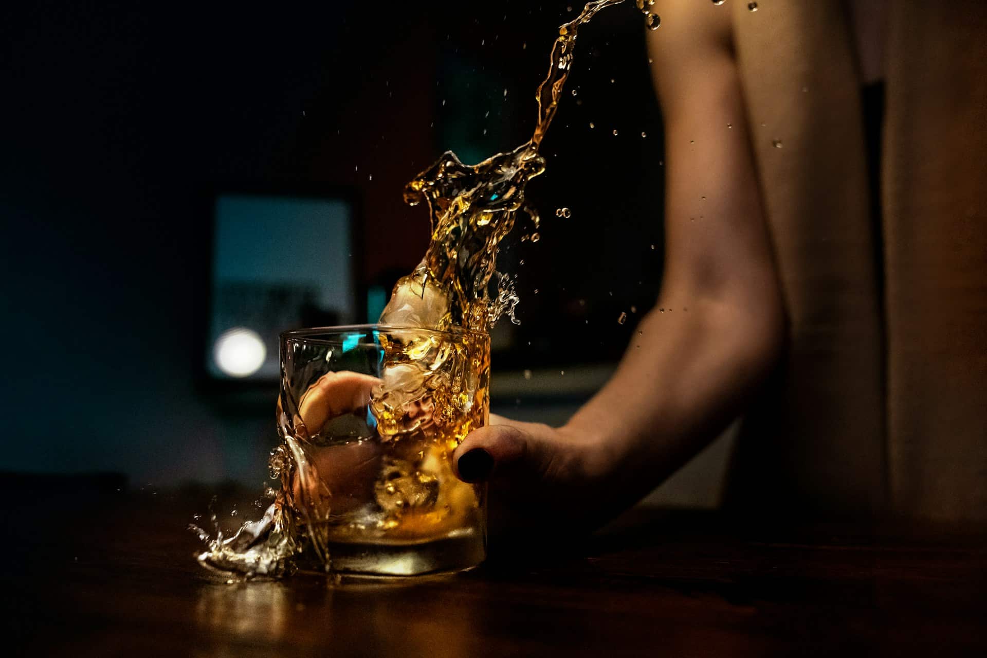 Flecken durch Alkohol und Spirituosen aus Teppich rückstandslos entfernen